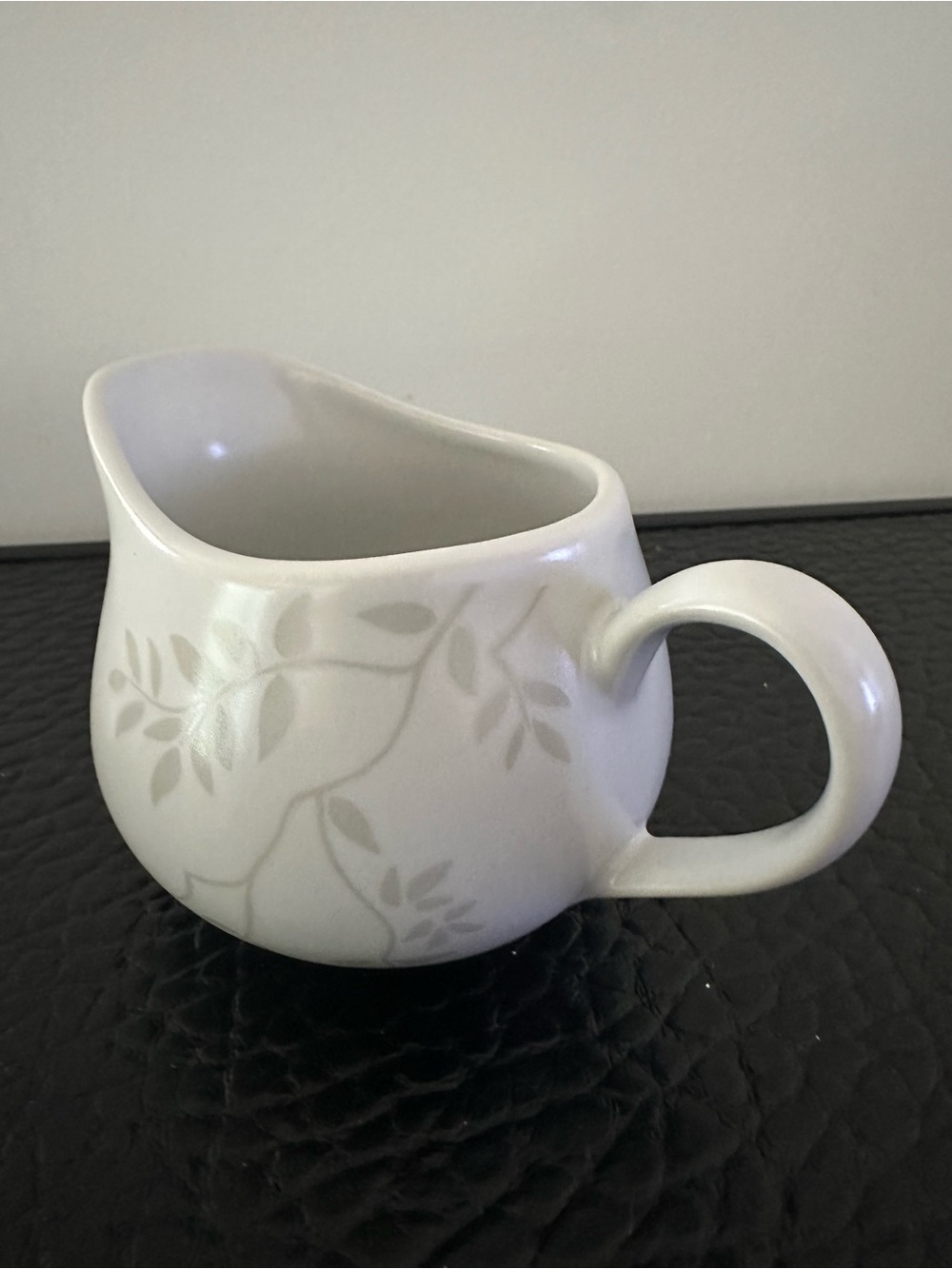 Elite Leaf-Pattern Creamer and Sugar Set Pre-Owned - Picture 4 of 15